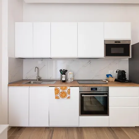 Alba Terrace - Modern Close To Metro Apartment